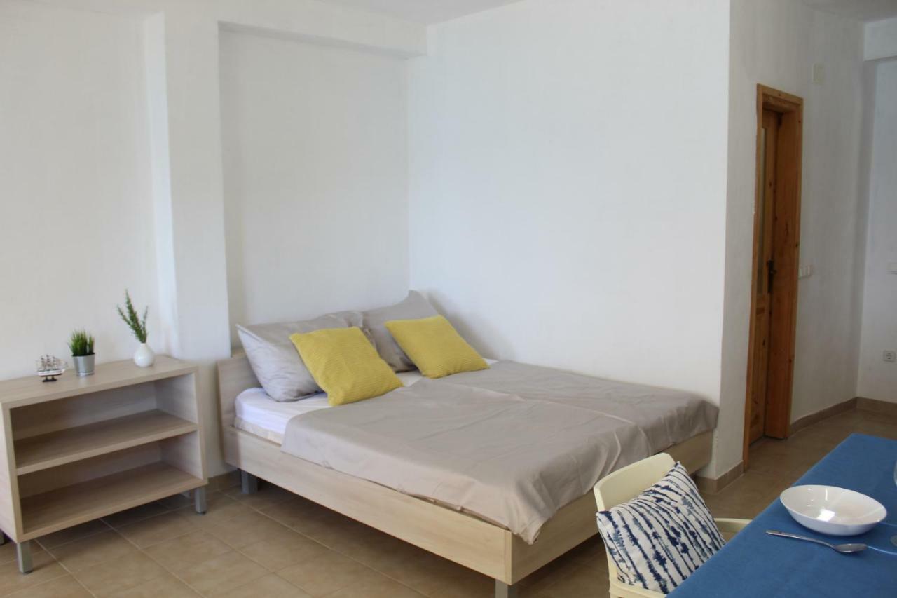 Apartments Andrea ヴェラ・ルカ エクステリア 写真