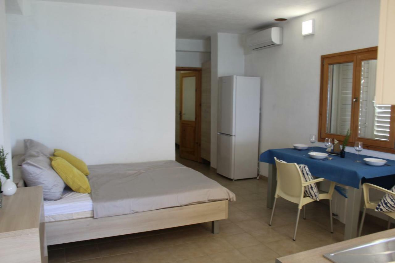 Apartments Andrea ヴェラ・ルカ エクステリア 写真